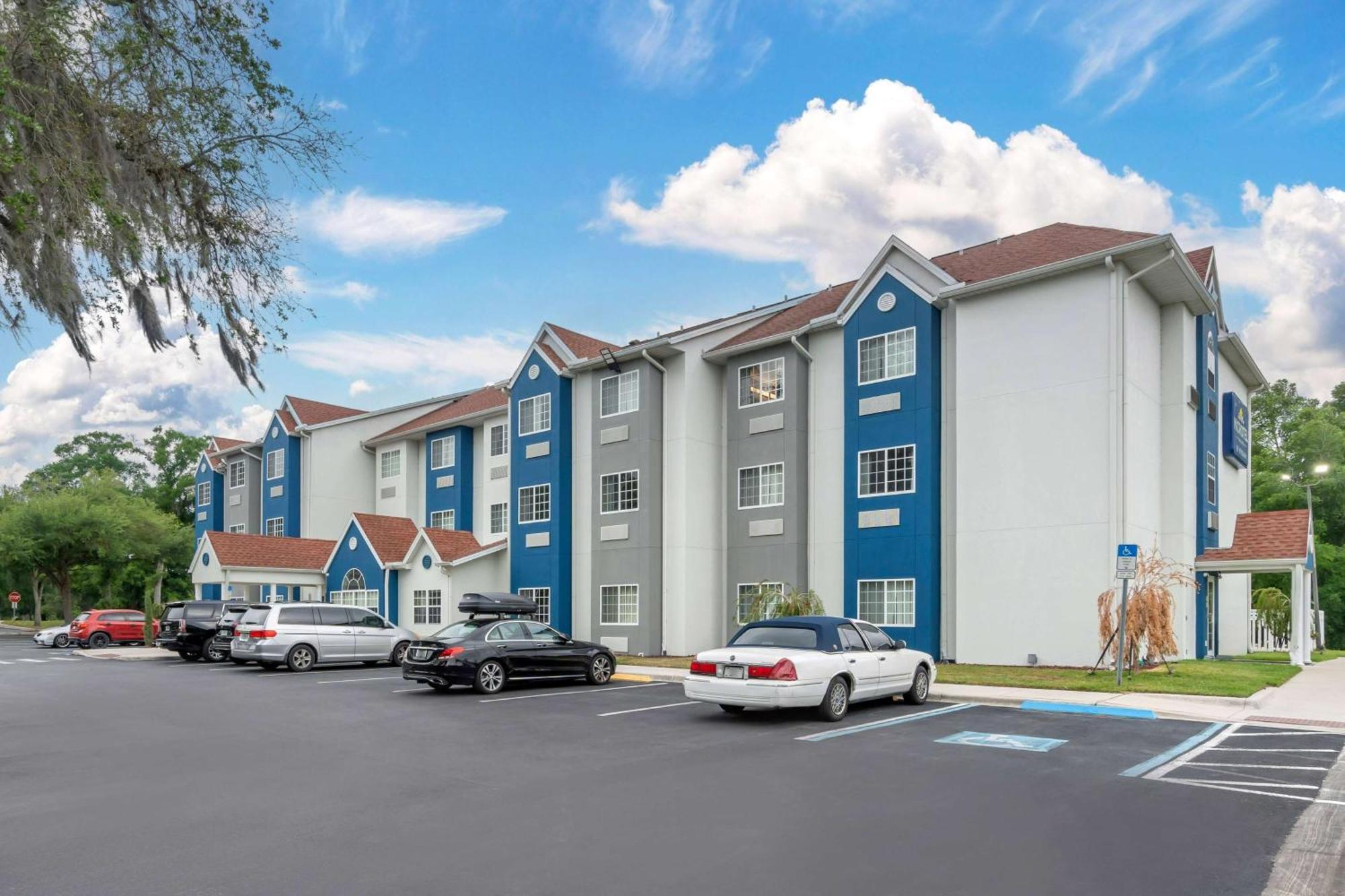 Microtel Inn & Suites By Wyndham Brooksville Ridge Manor Exterior foto